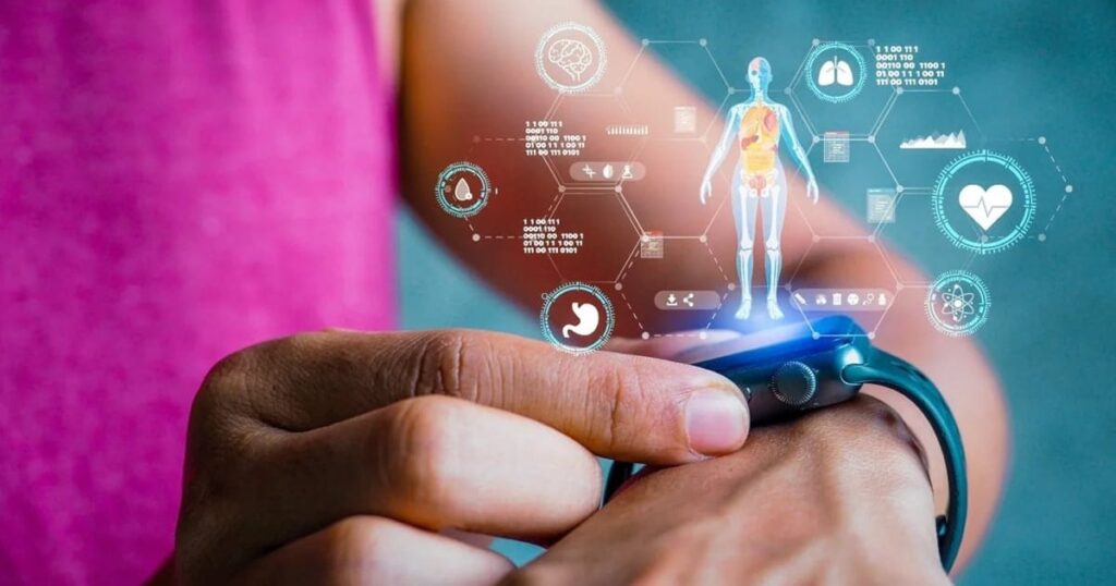Giyilebilir teknoloji ile sağlık verilerini izleyen kişi